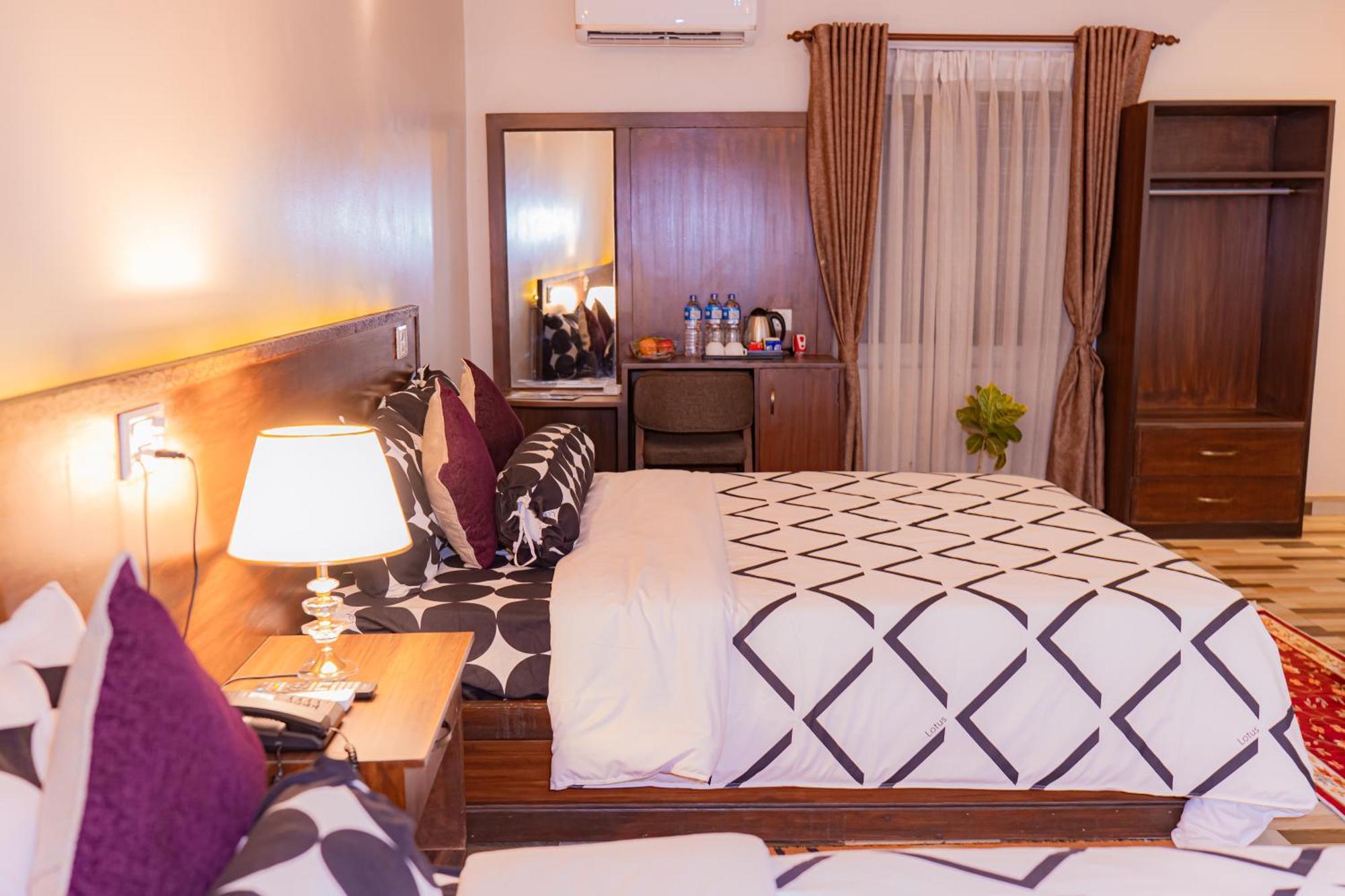 Busy Bee Resort, Pokhara Kültér fotó