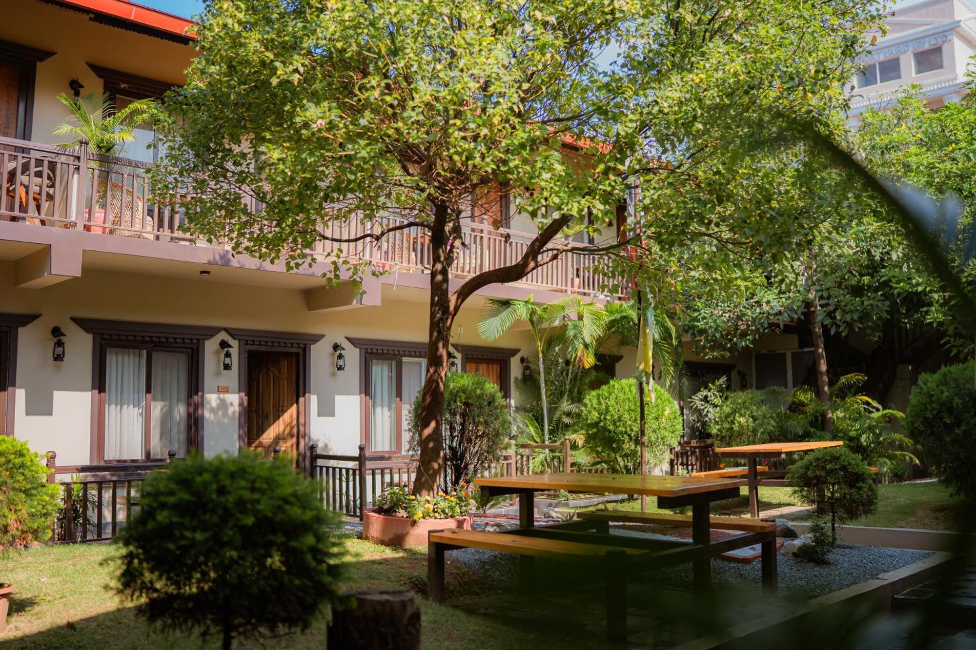 Busy Bee Resort, Pokhara Kültér fotó